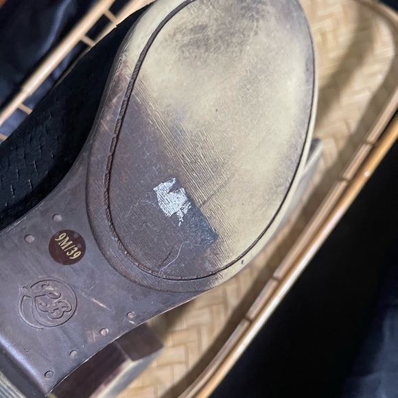 Lucky Brand Baley Black Leather Heel Booties Perforated 9M - Picture 4 of 4